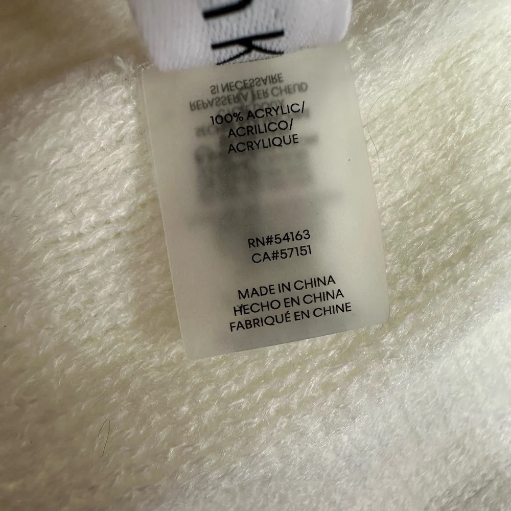Calvin Klein Scarf White 100% Acrylic‎ CA#57151 Super Soft New W/out Tags